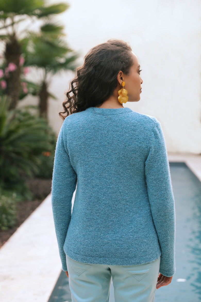 vêtement artist la marque cardigan-uni-a-fleur-de-peau