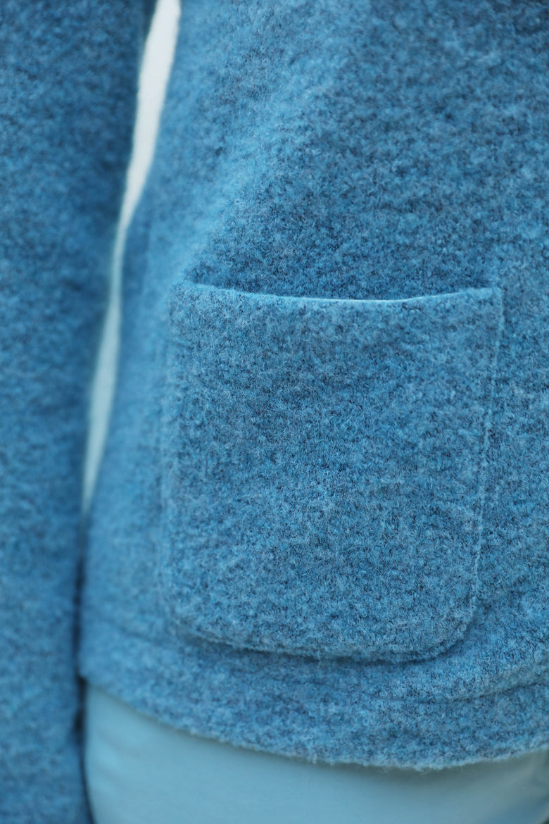 vêtement artist la marque cardigan-uni-a-fleur-de-peau