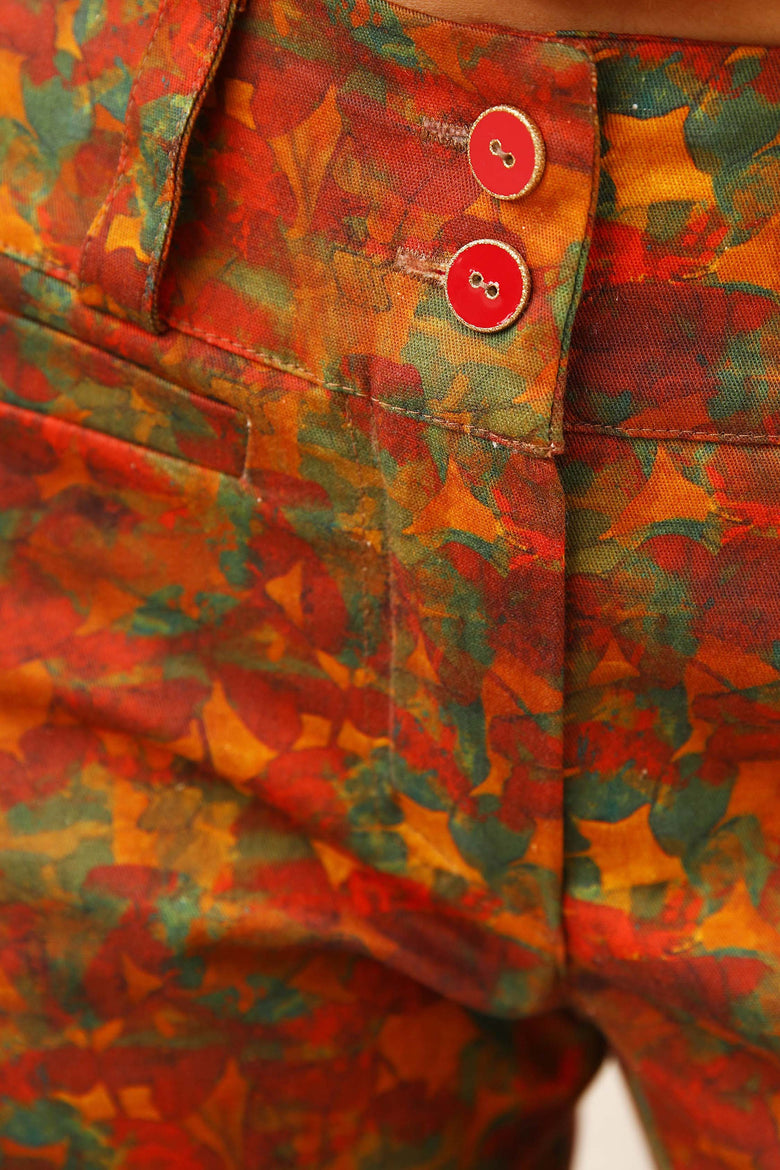 vêtement artist la marque pantalon-imprime-jardins-enchantes