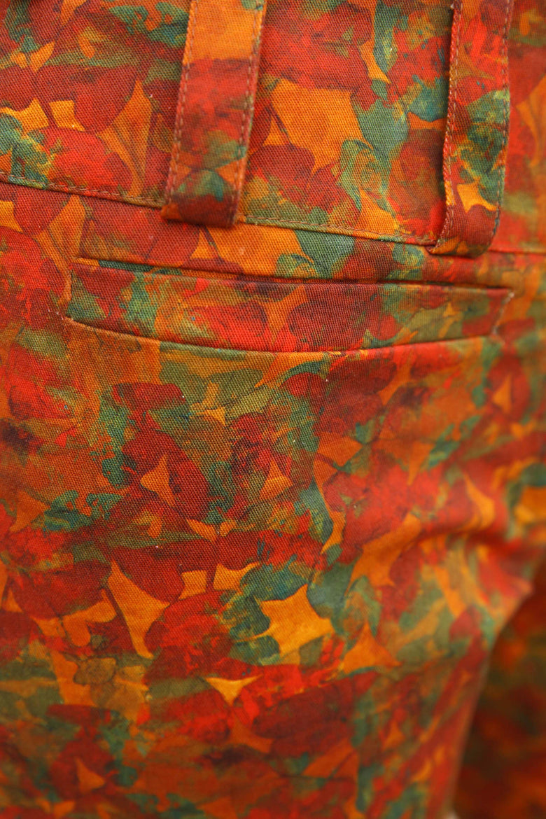 vêtement artist la marque pantalon-imprime-jardins-enchantes