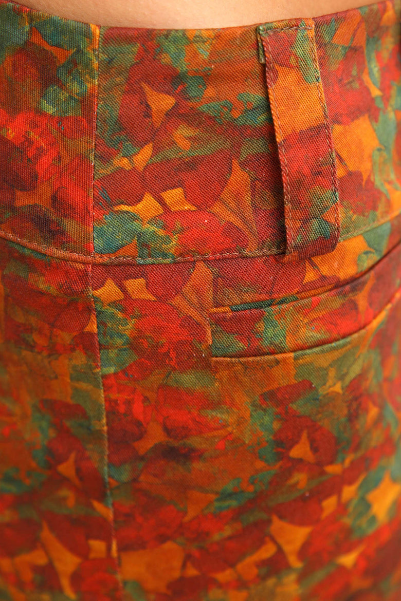 vêtement artist la marque pantalon-imprime-jardins-enchantes