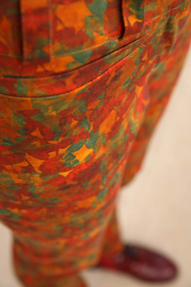 vêtement artist la marque pantalon-imprime-jardins-enchantes