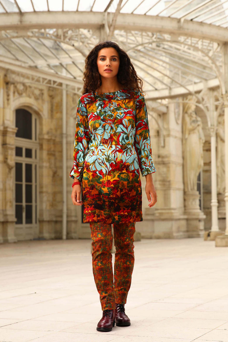 vêtement artist la marque pantalon-imprime-jardins-enchantes