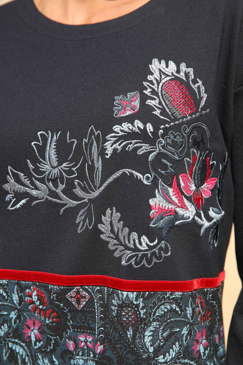 vêtement artist la marque pull-brode-memory