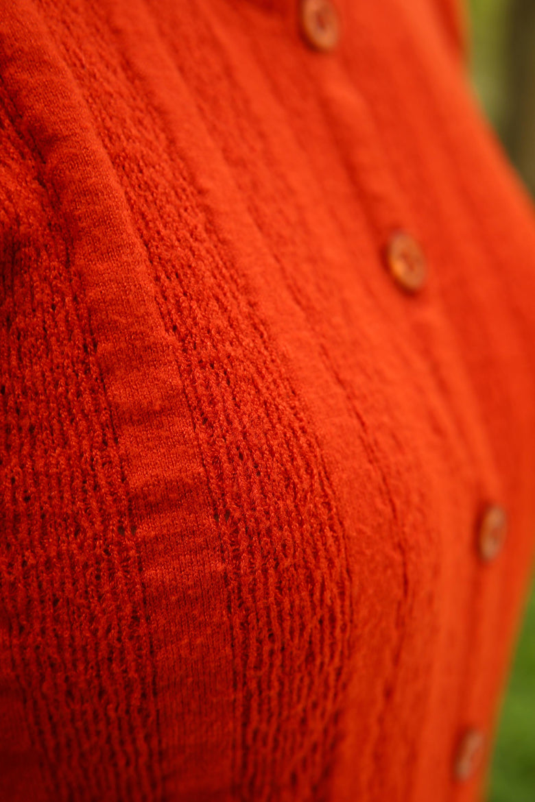 vêtement artist la marque cardigan-uni-legende-d-automne