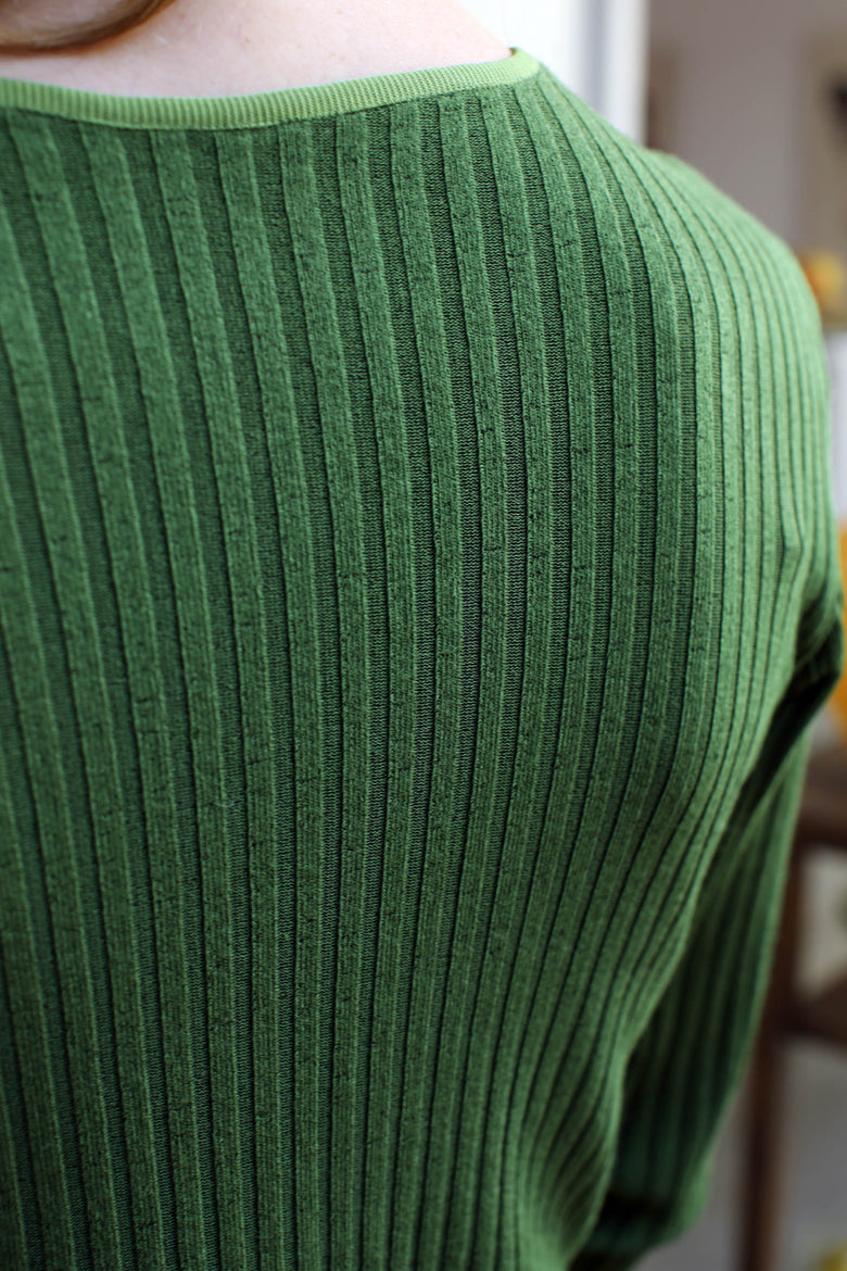 vêtement artist la marque cardigan-vert-tous-ensemble