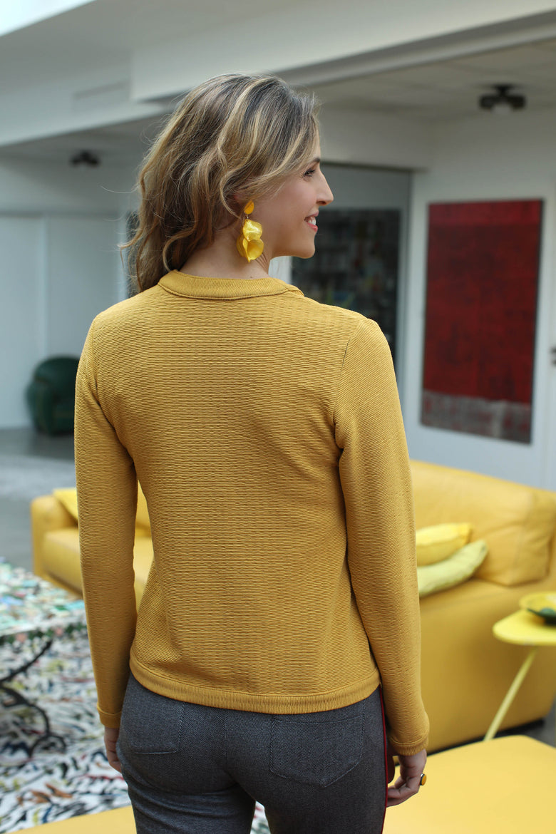 vêtement artist la marque cardigan-ocre-tous-ensemble