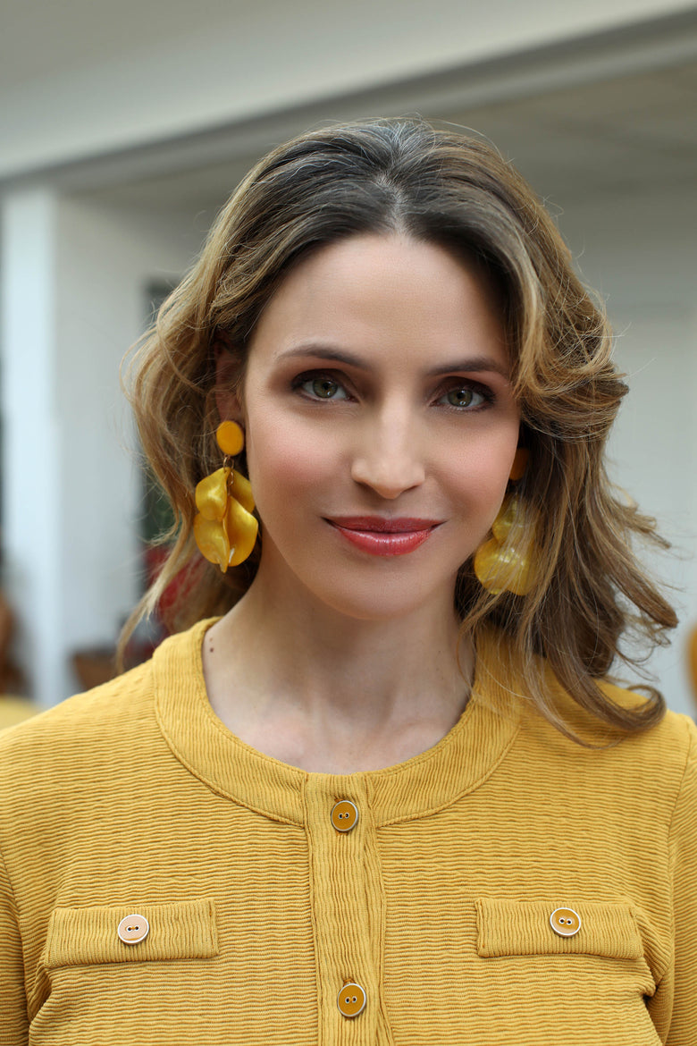 vêtement artist la marque cardigan-ocre-tous-ensemble