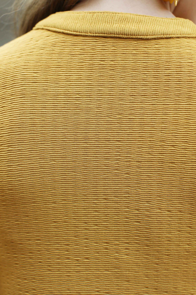 vêtement artist la marque cardigan-ocre-tous-ensemble