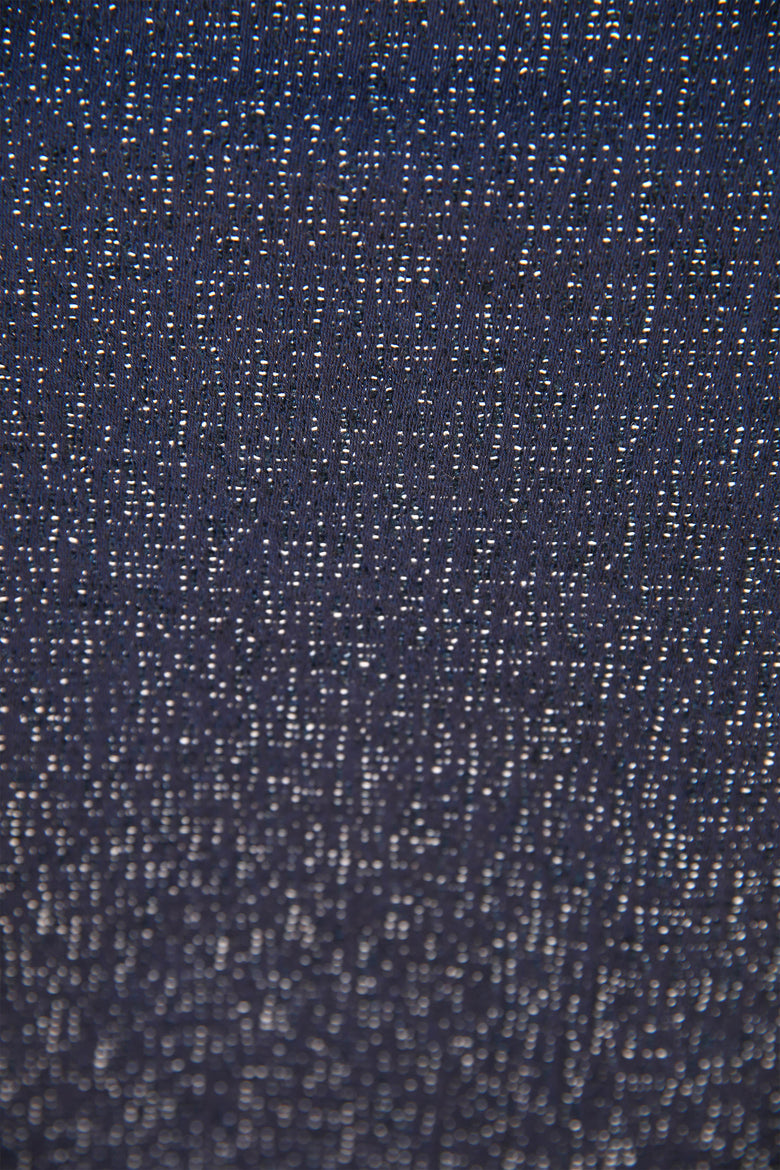 vêtement artist la marque robe-trous-tapisserie