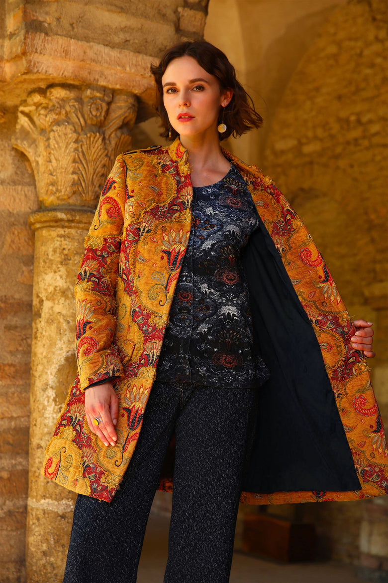 vêtement artist la marque redingote-tapisserie