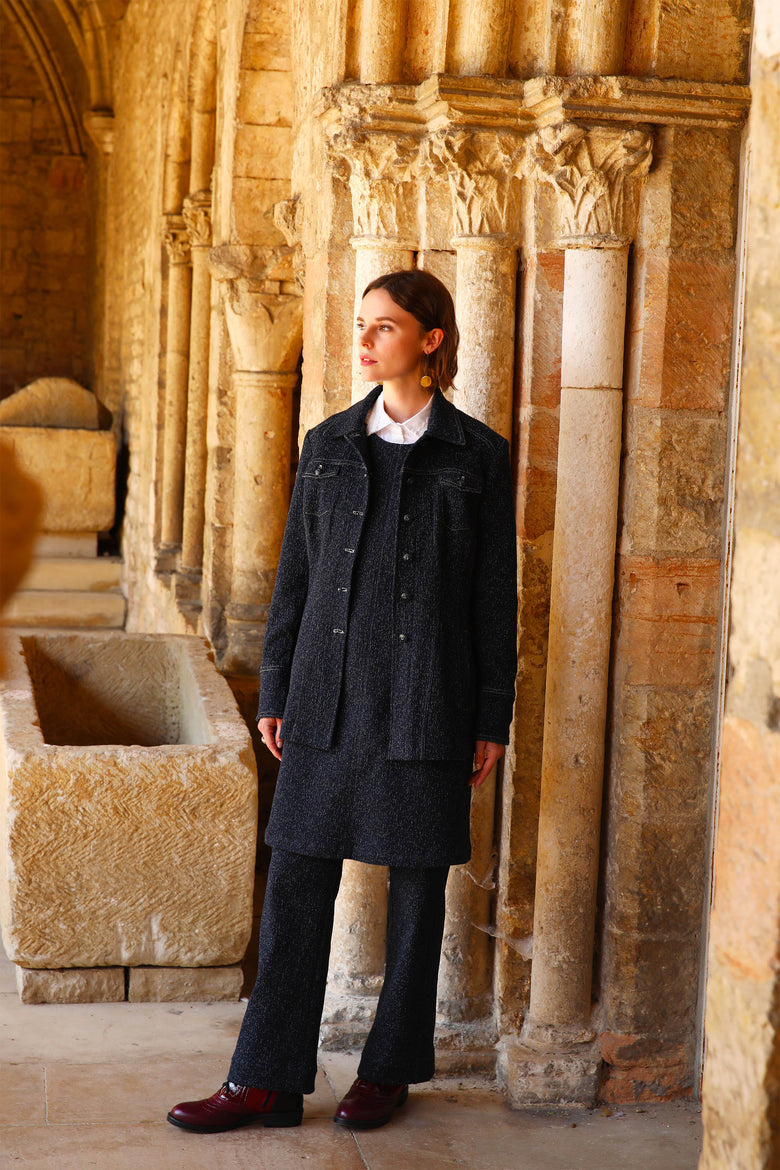 vêtement artist la marque robe-trous-tapisserie