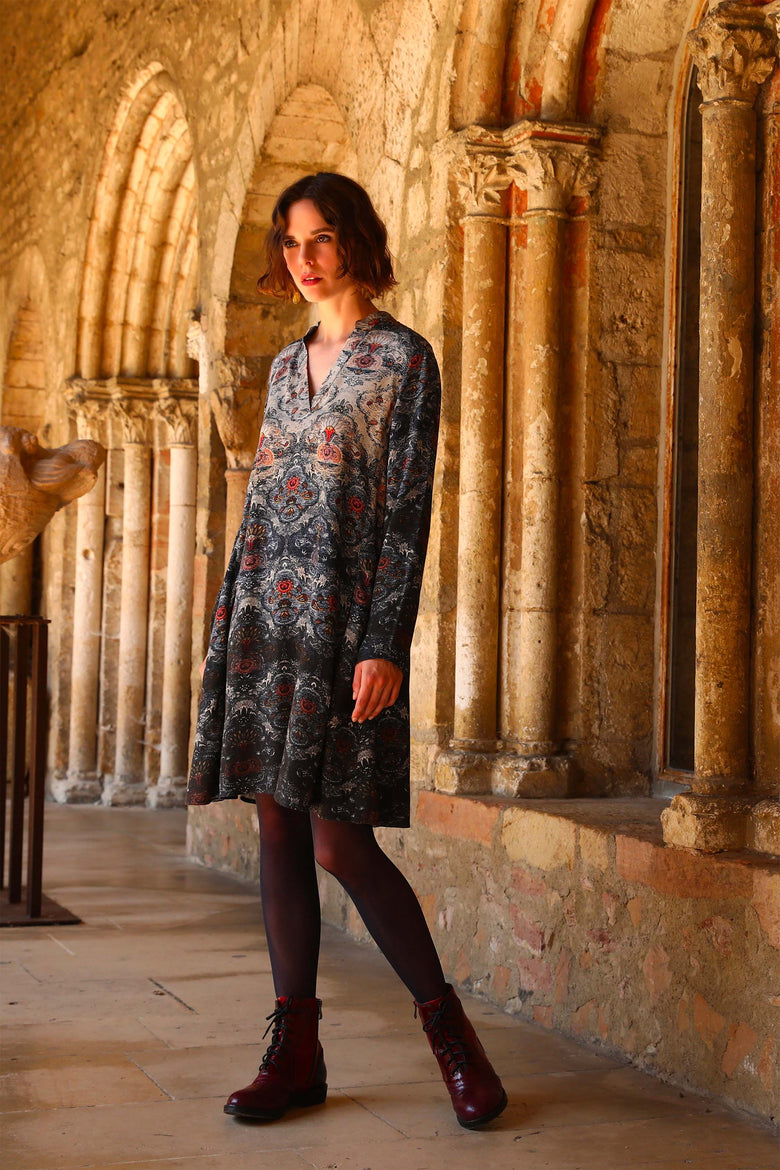 vêtement artist la marque robe-imprimee-tapisserie