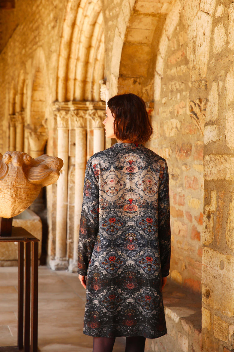vêtement artist la marque robe-imprimee-tapisserie