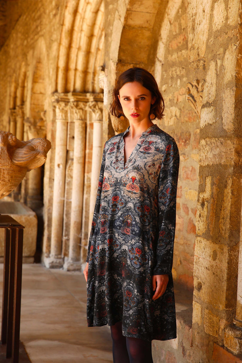 vêtement artist la marque robe-imprimee-tapisserie