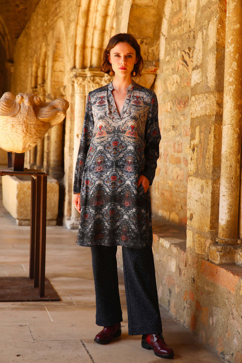 vêtement artist la marque robe-imprimee-tapisserie