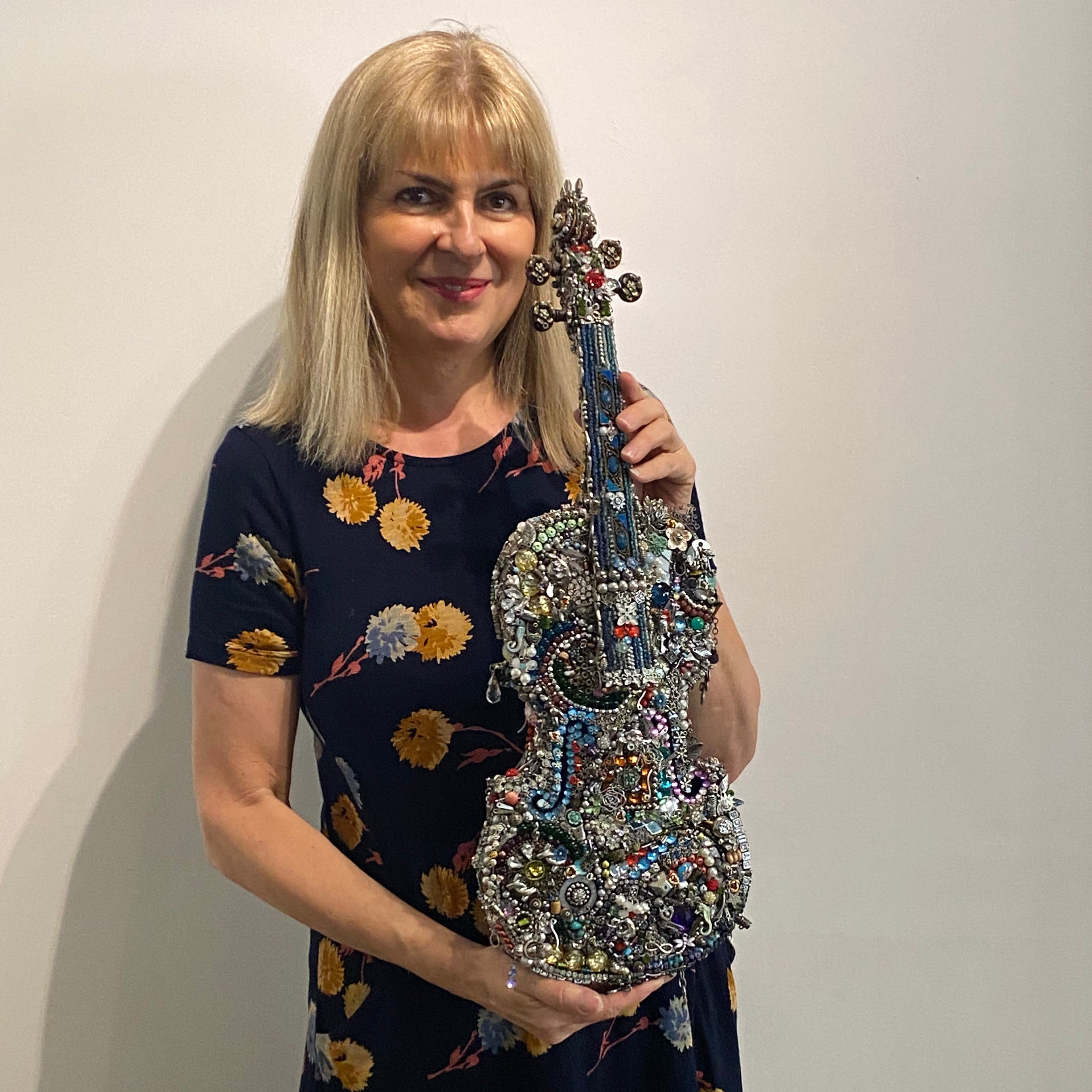 ARTIST et ANITA PHILLIPS : de concert pour « Rhapsody », collection de fêtes.