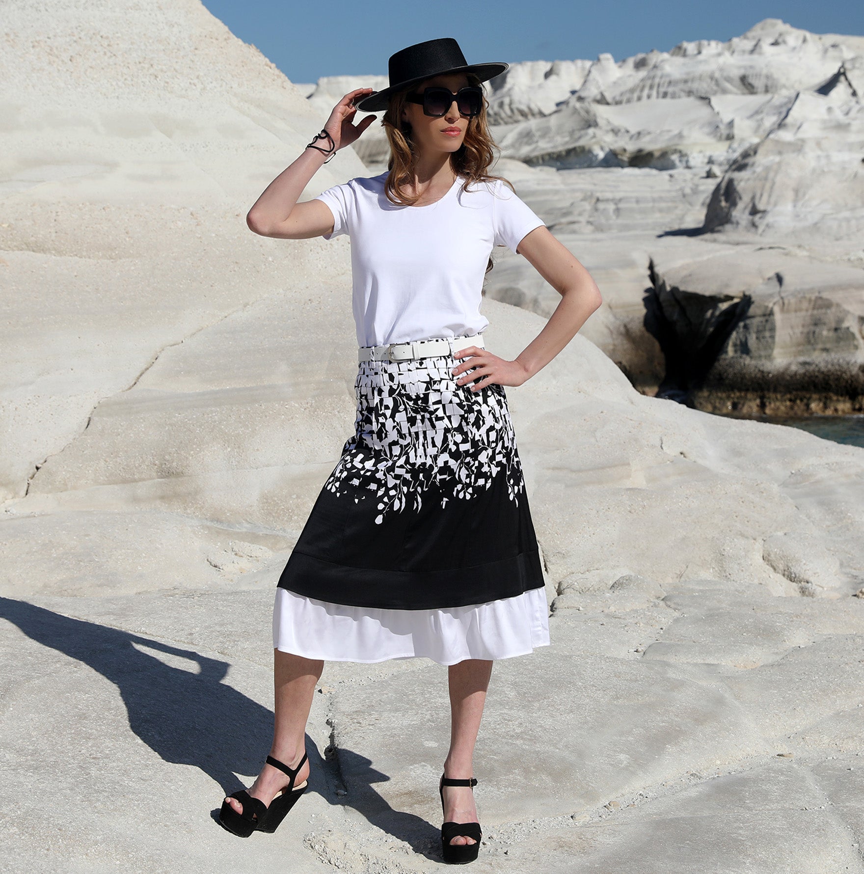 THE SKIRT | WHITE ON BLACK