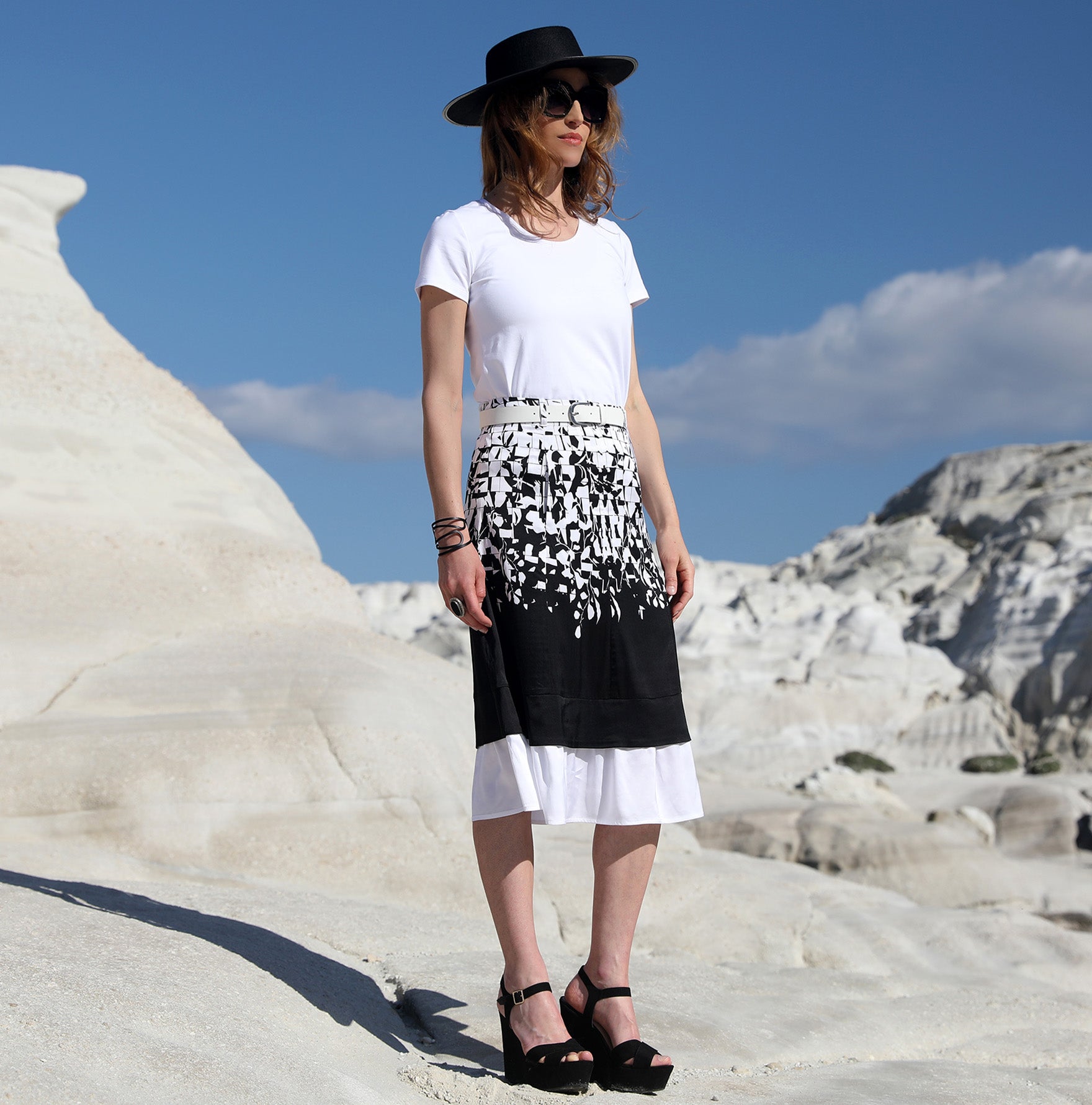 THE SKIRT | WHITE ON BLACK