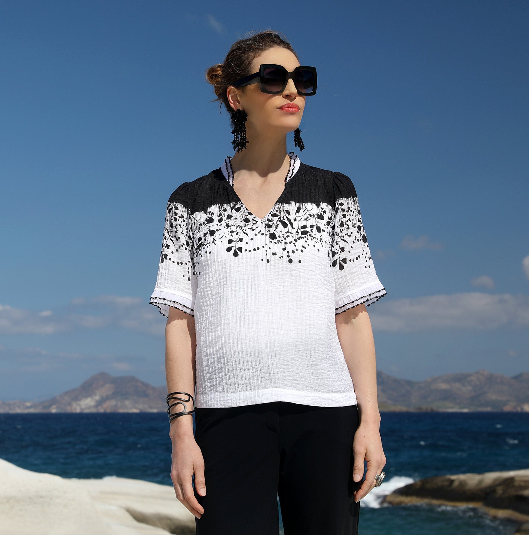 THE BLOUSE | WHITE ON BLACK