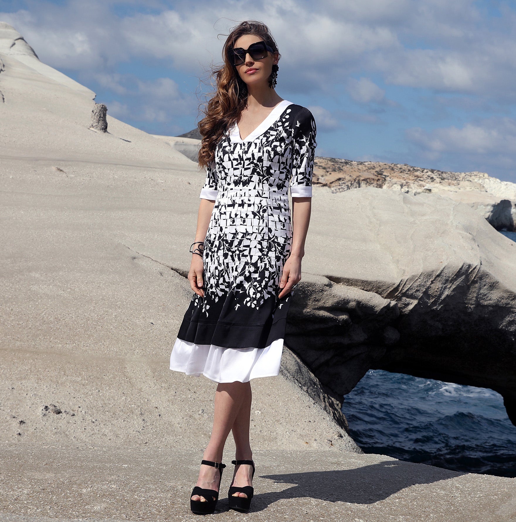 THE DRESS | WHITE ON BLACK