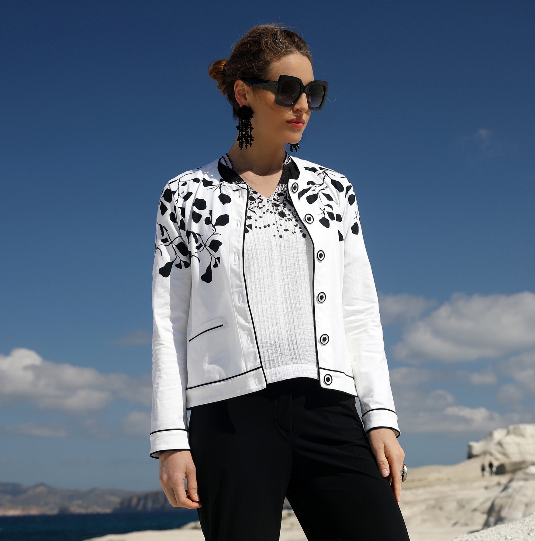 THE BLOUSE | WHITE ON BLACK