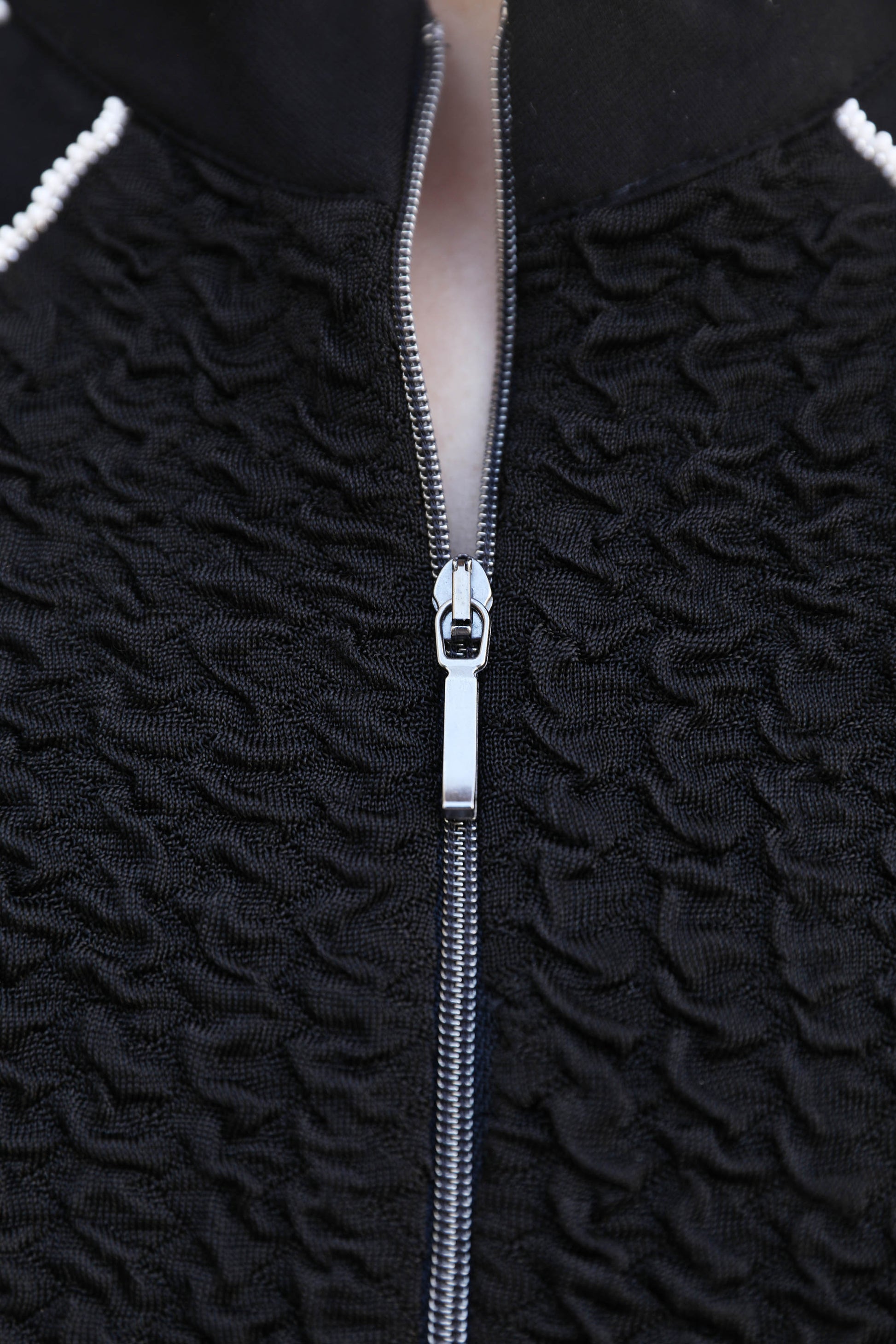 LE CARDIGAN ZIPPÉ | A FLEUR DE PEAU