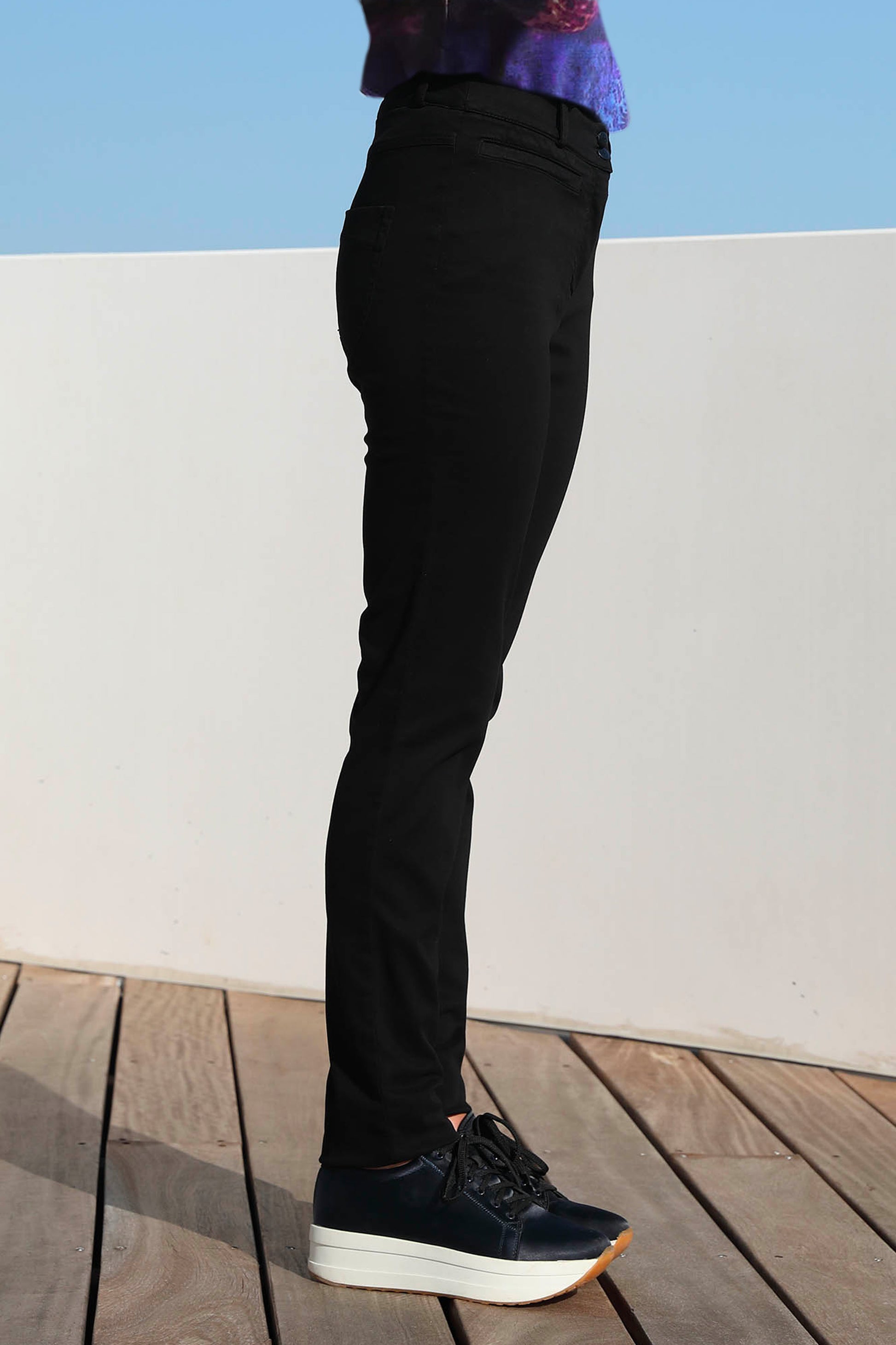 LE PANTALON SUÉDÉ NOIR | COULEUR POURPRE