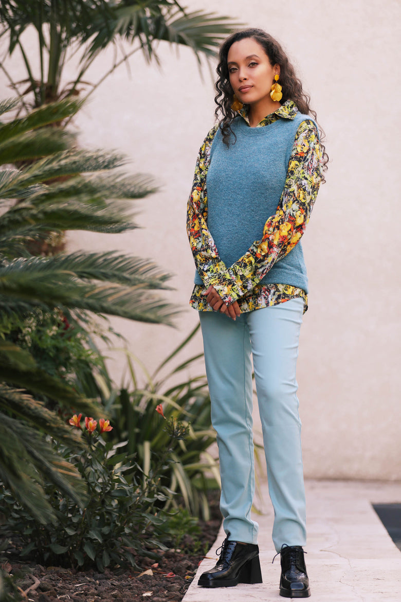 vêtement artist la marque pull-sans-manches-a-fleur-de-peau