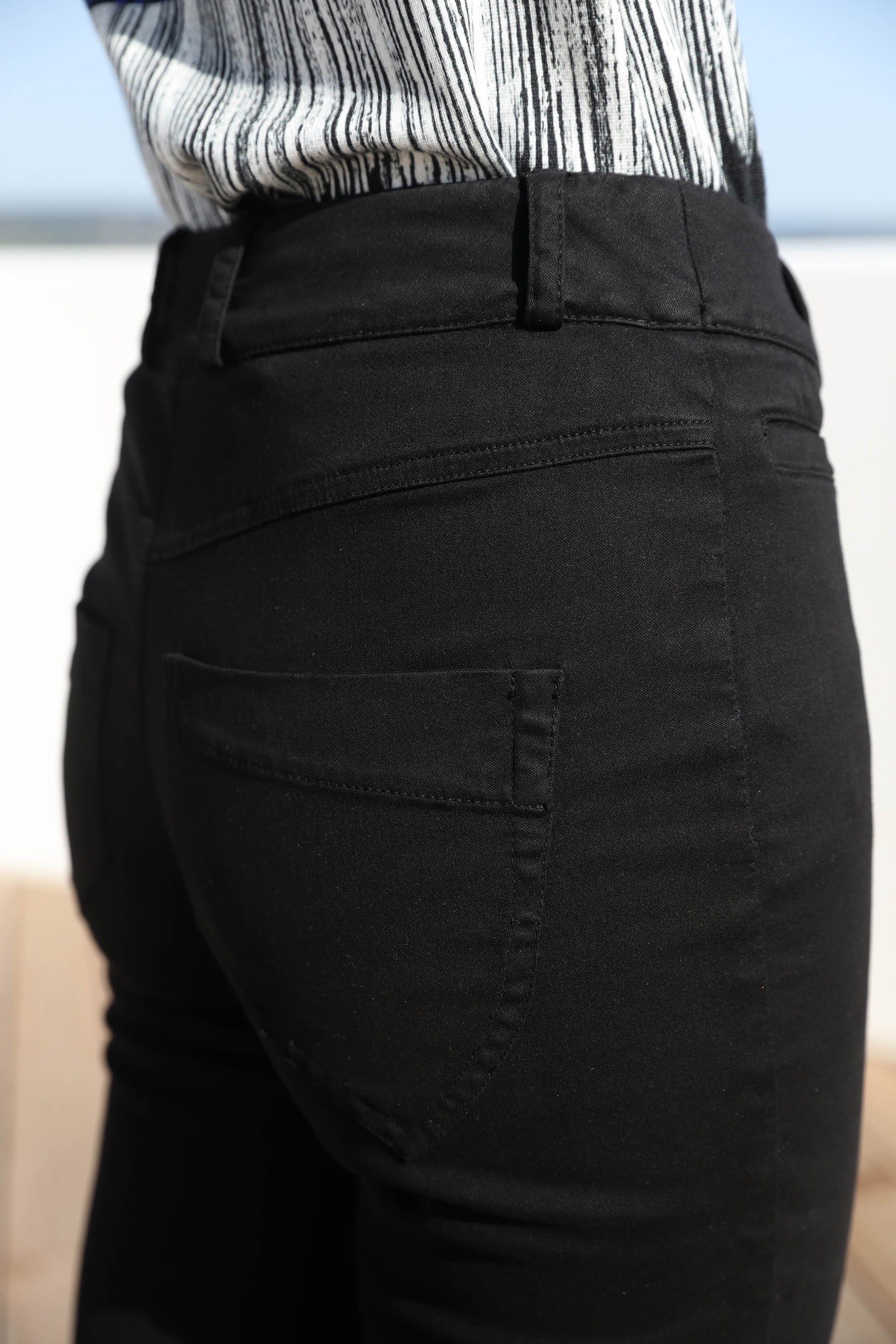 LE PANTALON SUÉDÉ NOIR | ARTIC