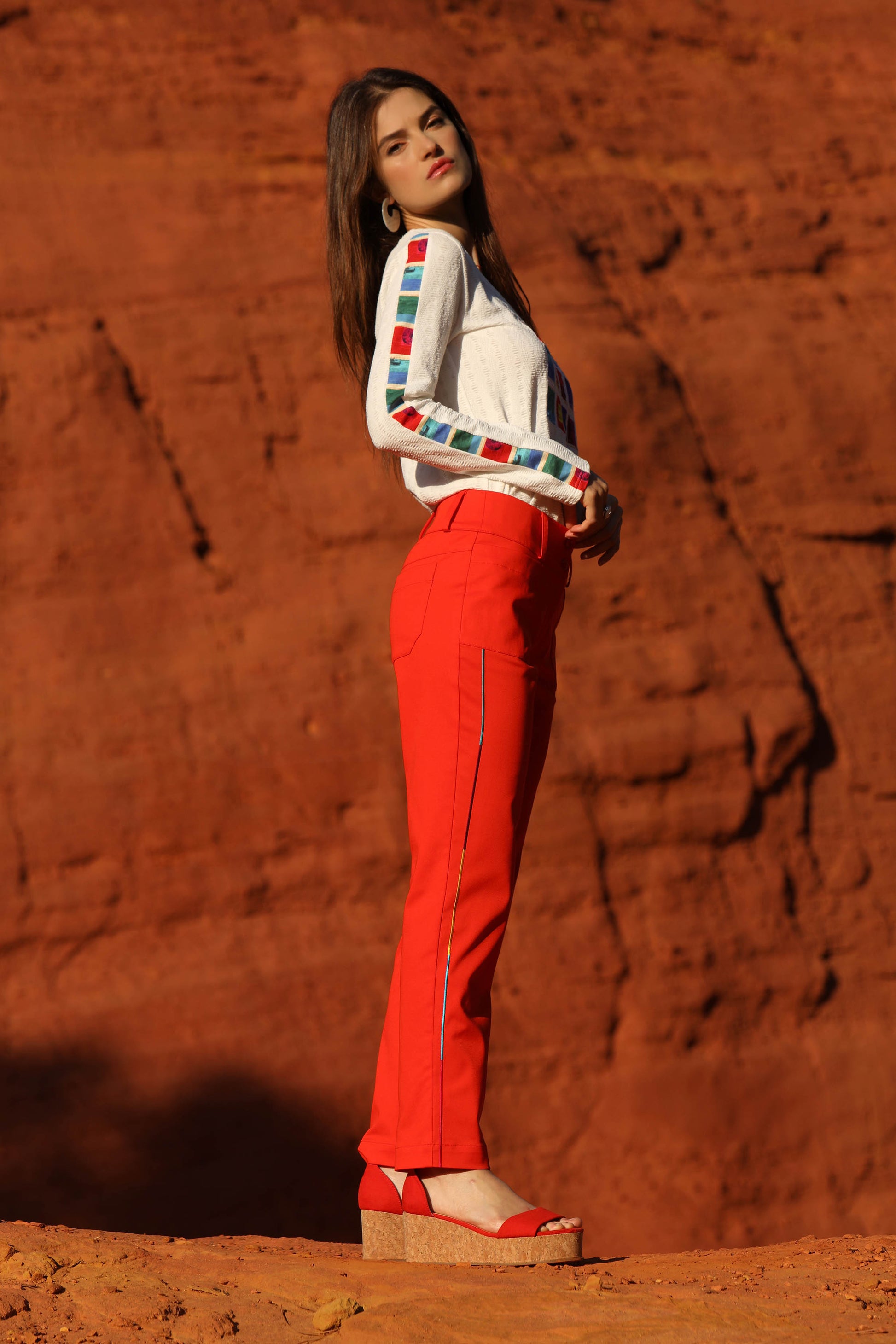 LE PANTALON UNI BRODÉ | MILLE ET UNE COULEURS