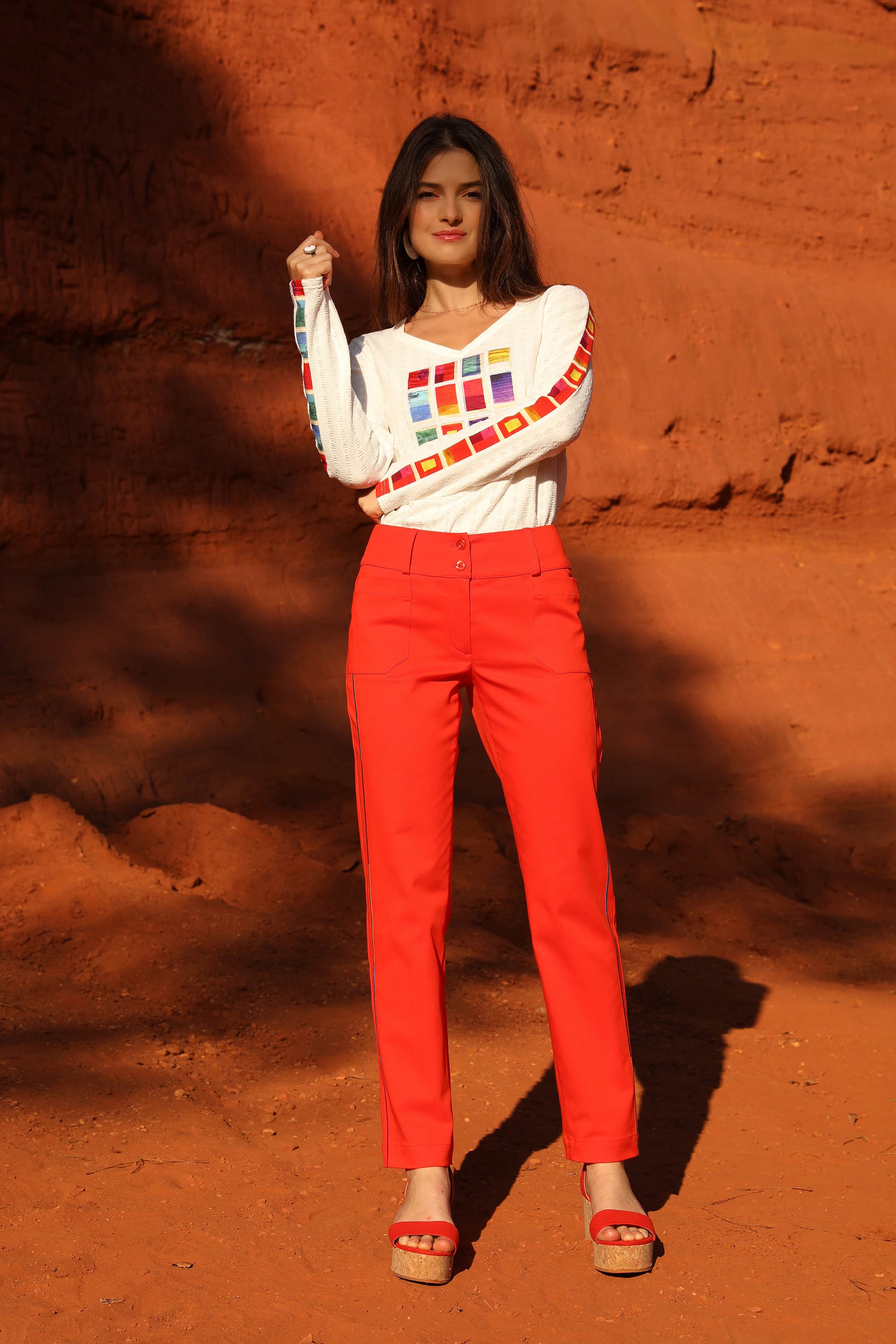 LE PANTALON UNI BRODÉ | MILLE ET UNE COULEURS