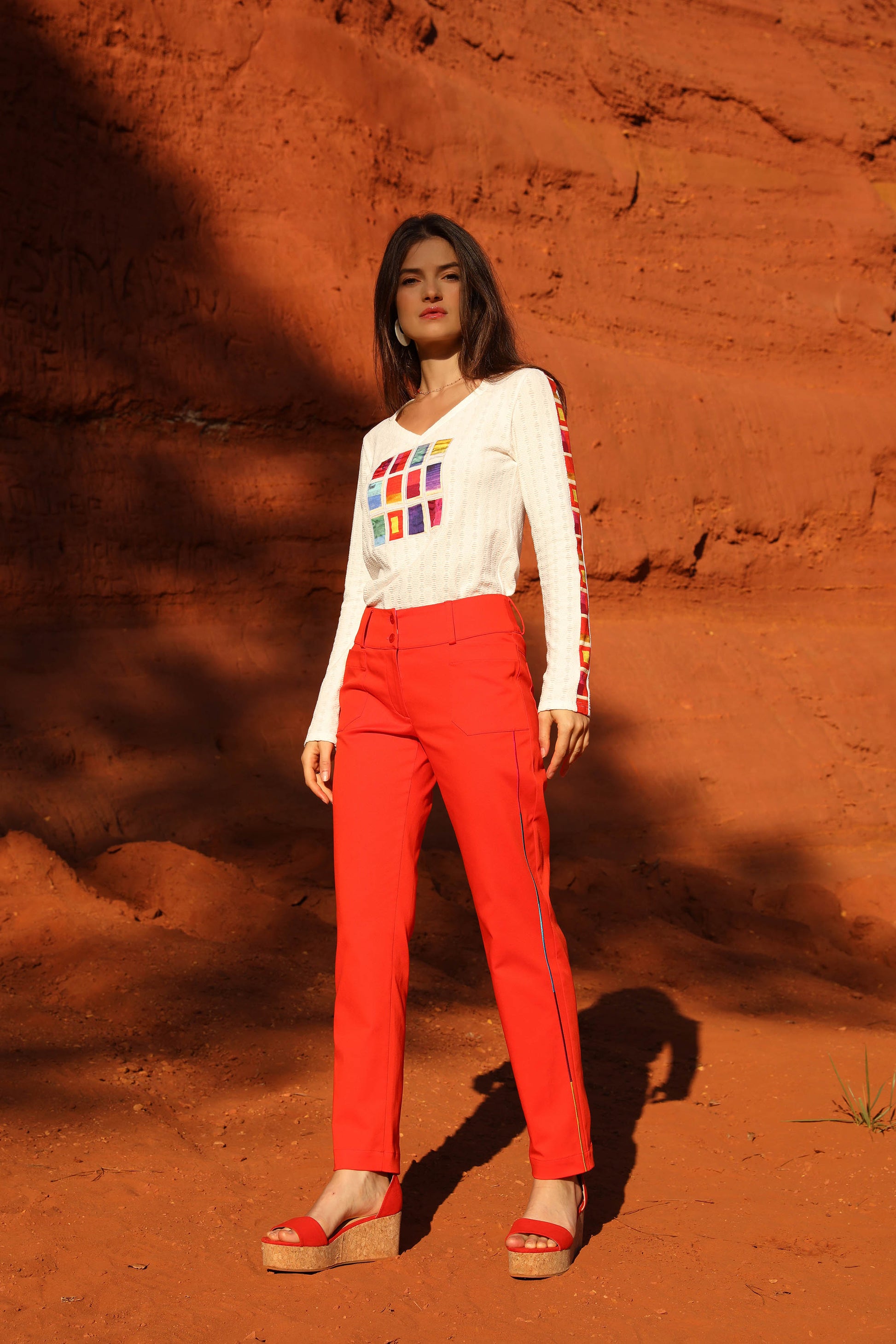 LE PANTALON UNI BRODÉ | MILLE ET UNE COULEURS