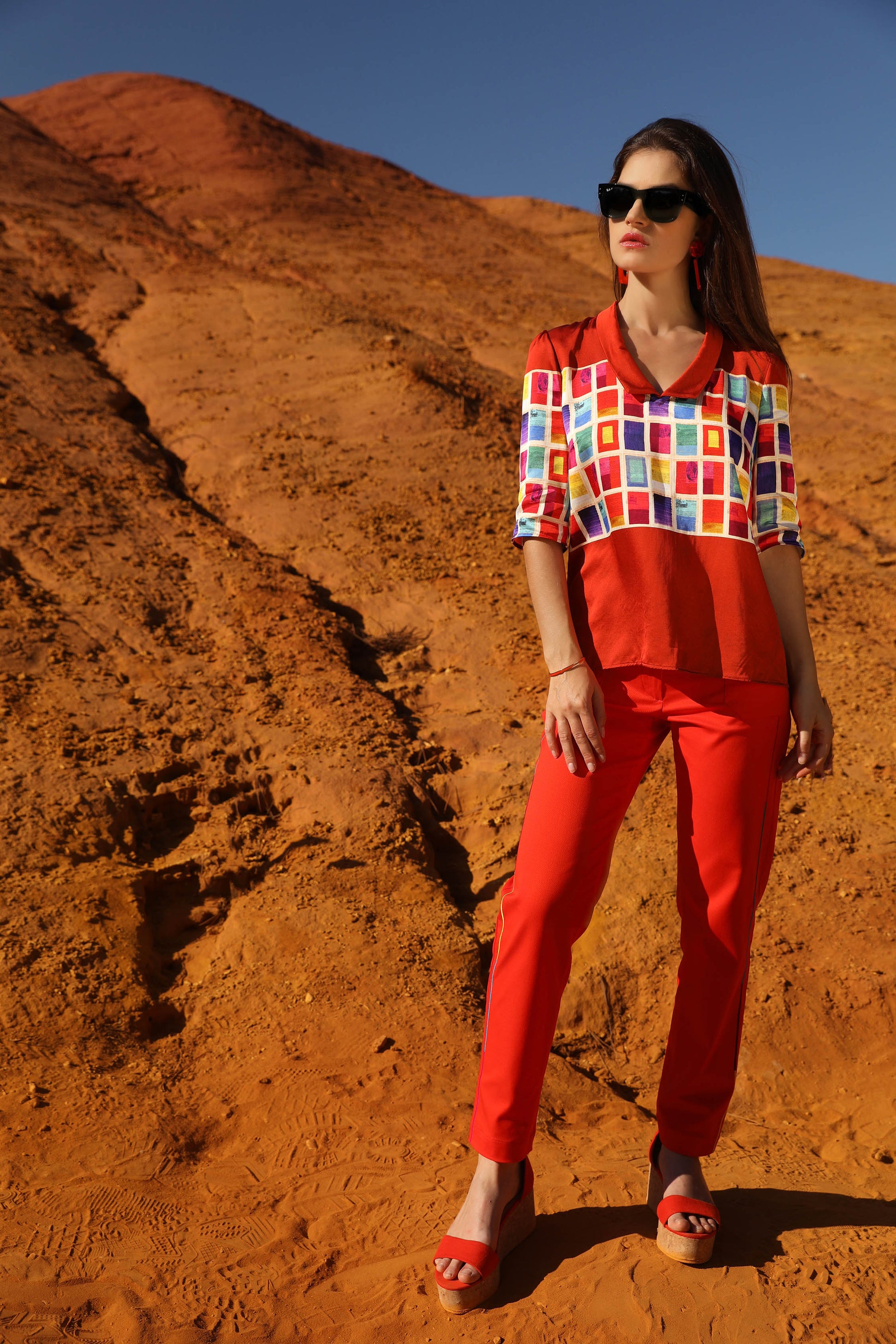 THE TOP WITH ELBOW SLEEVES | A THOUSAND AND ONE COLORS