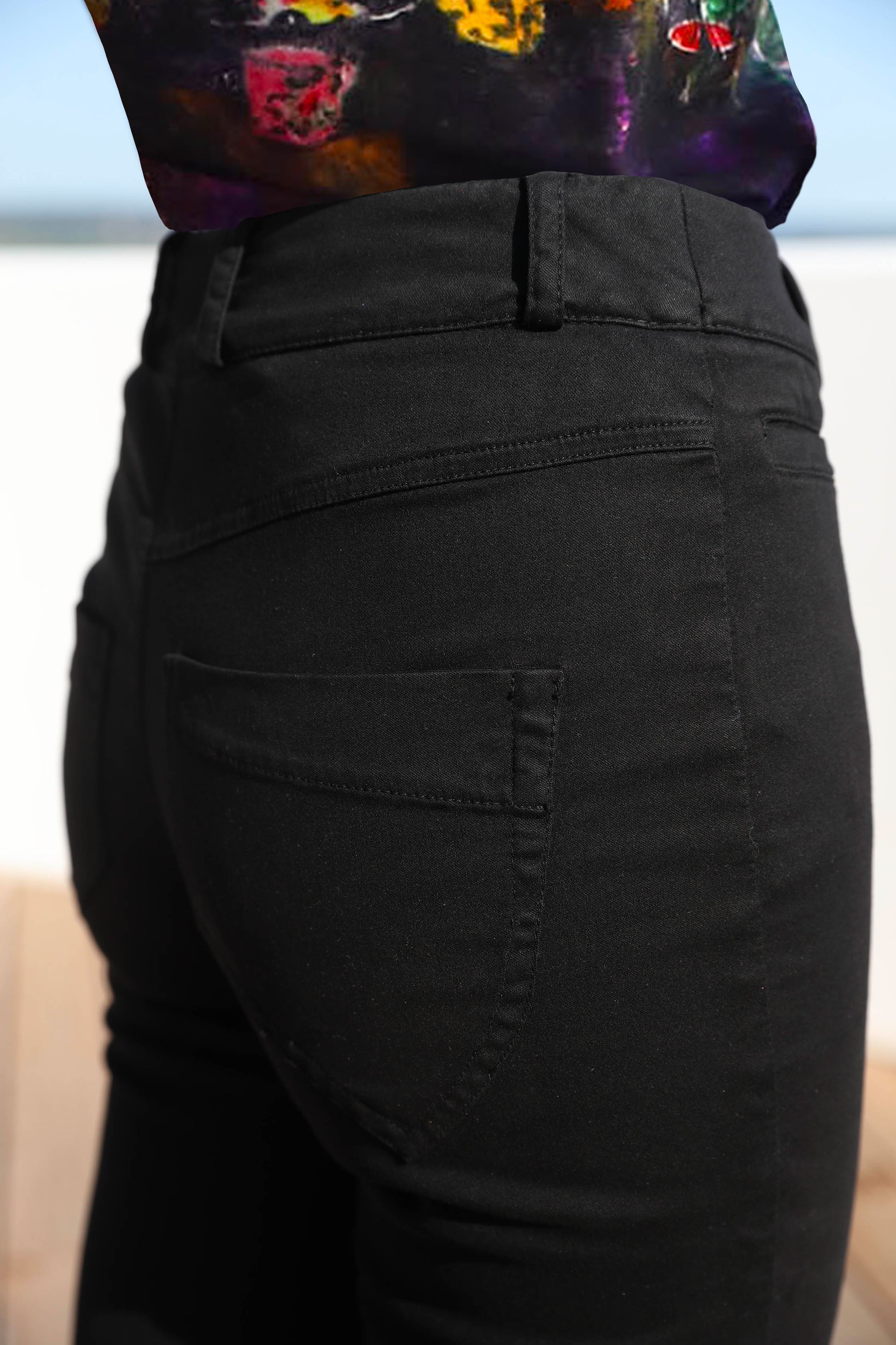 LE PANTALON SUÉDÉ NOIR | COULEUR POURPRE