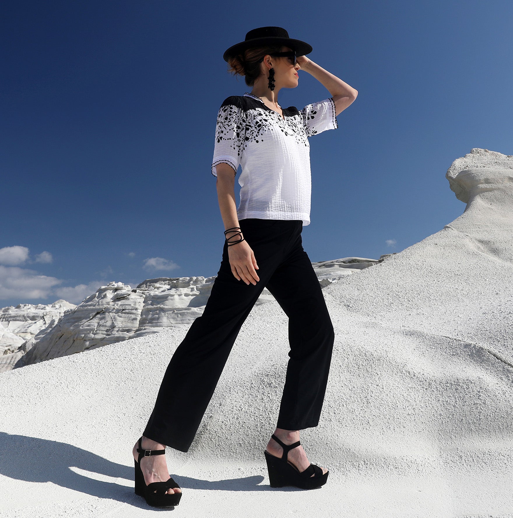 THE BLOUSE | WHITE ON BLACK