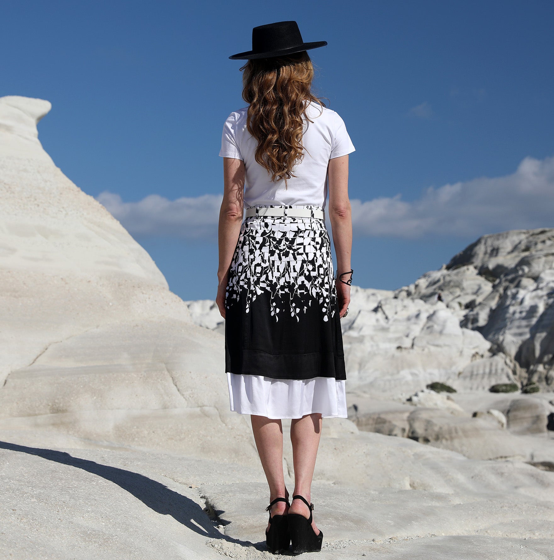 THE SKIRT | WHITE ON BLACK