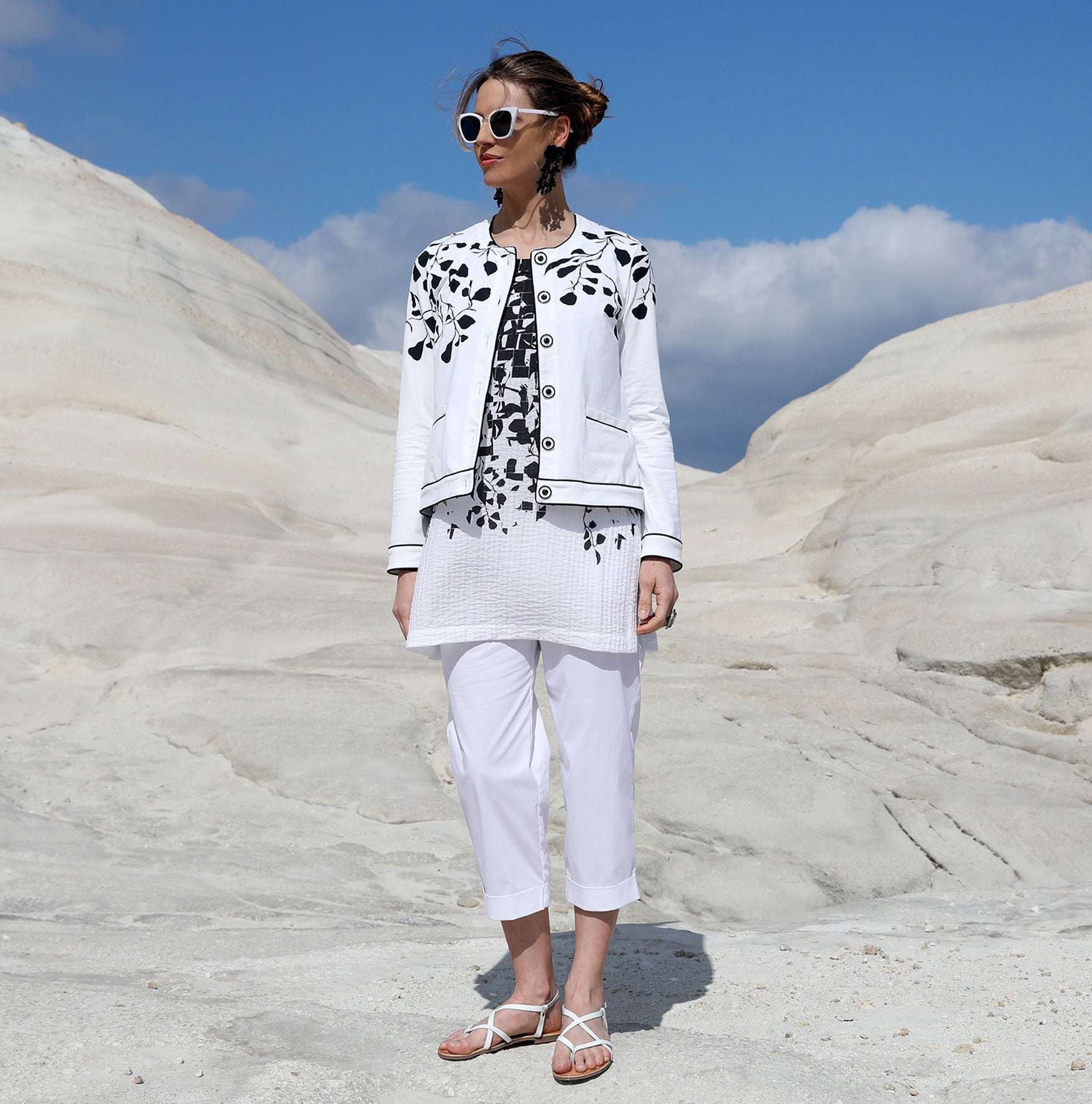 THE TUNIC | WHITE ON BLACK