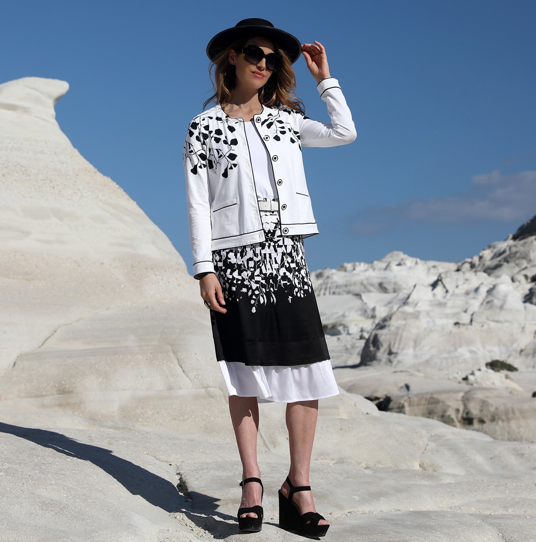 THE SKIRT | WHITE ON BLACK