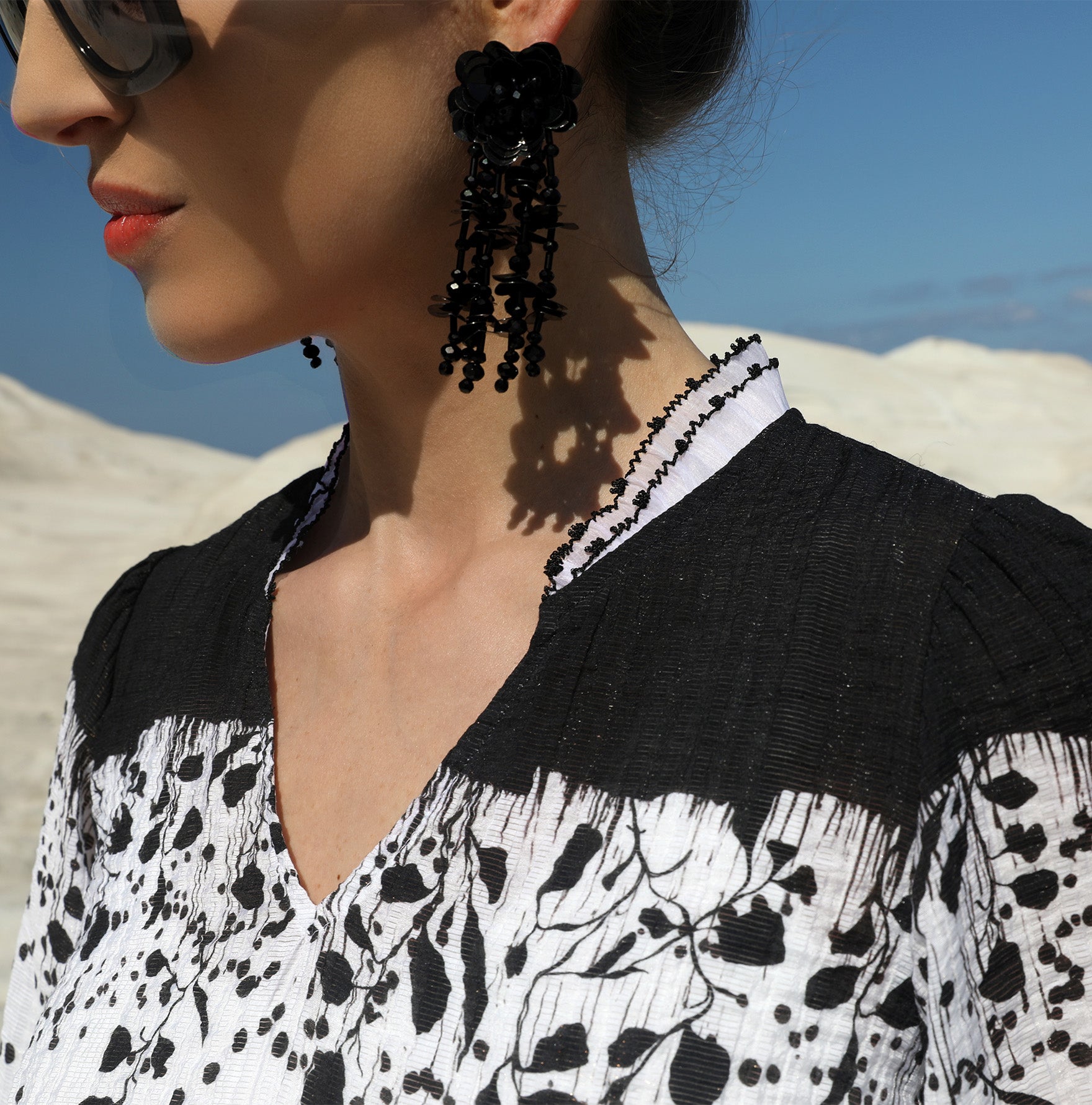 THE BLOUSE | WHITE ON BLACK