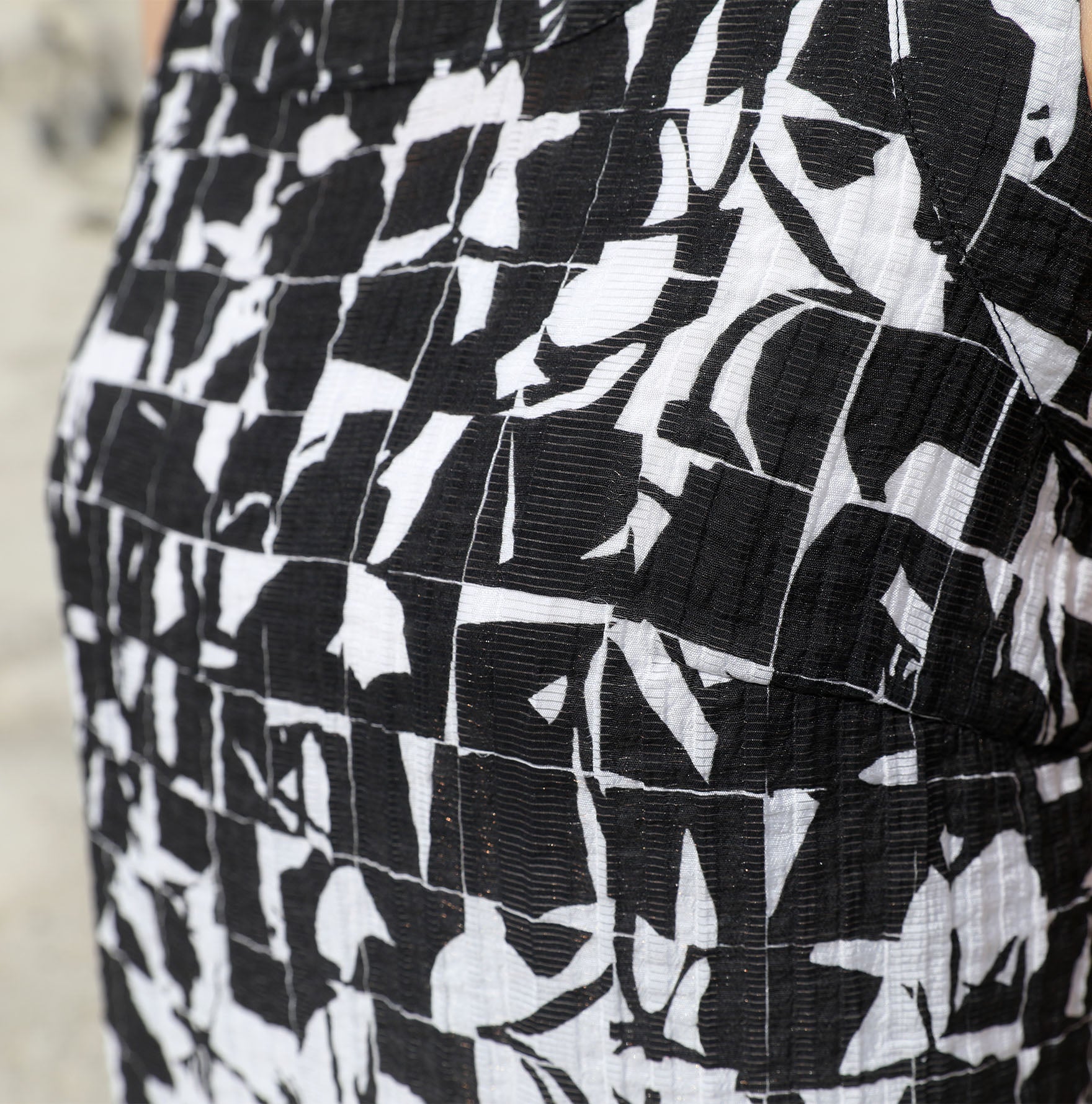 THE TUNIC | WHITE ON BLACK