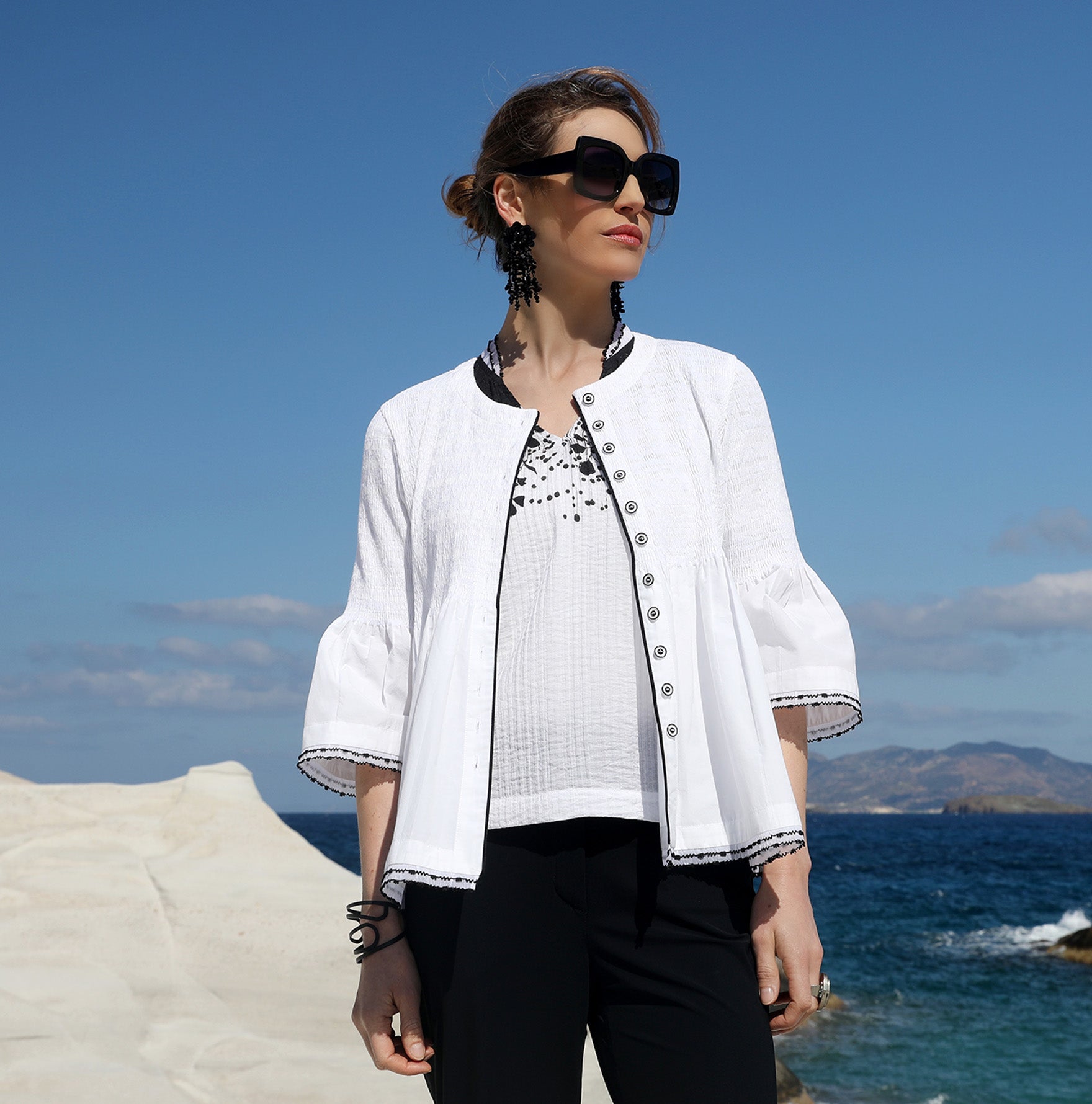 THE BLOUSE | WHITE ON BLACK