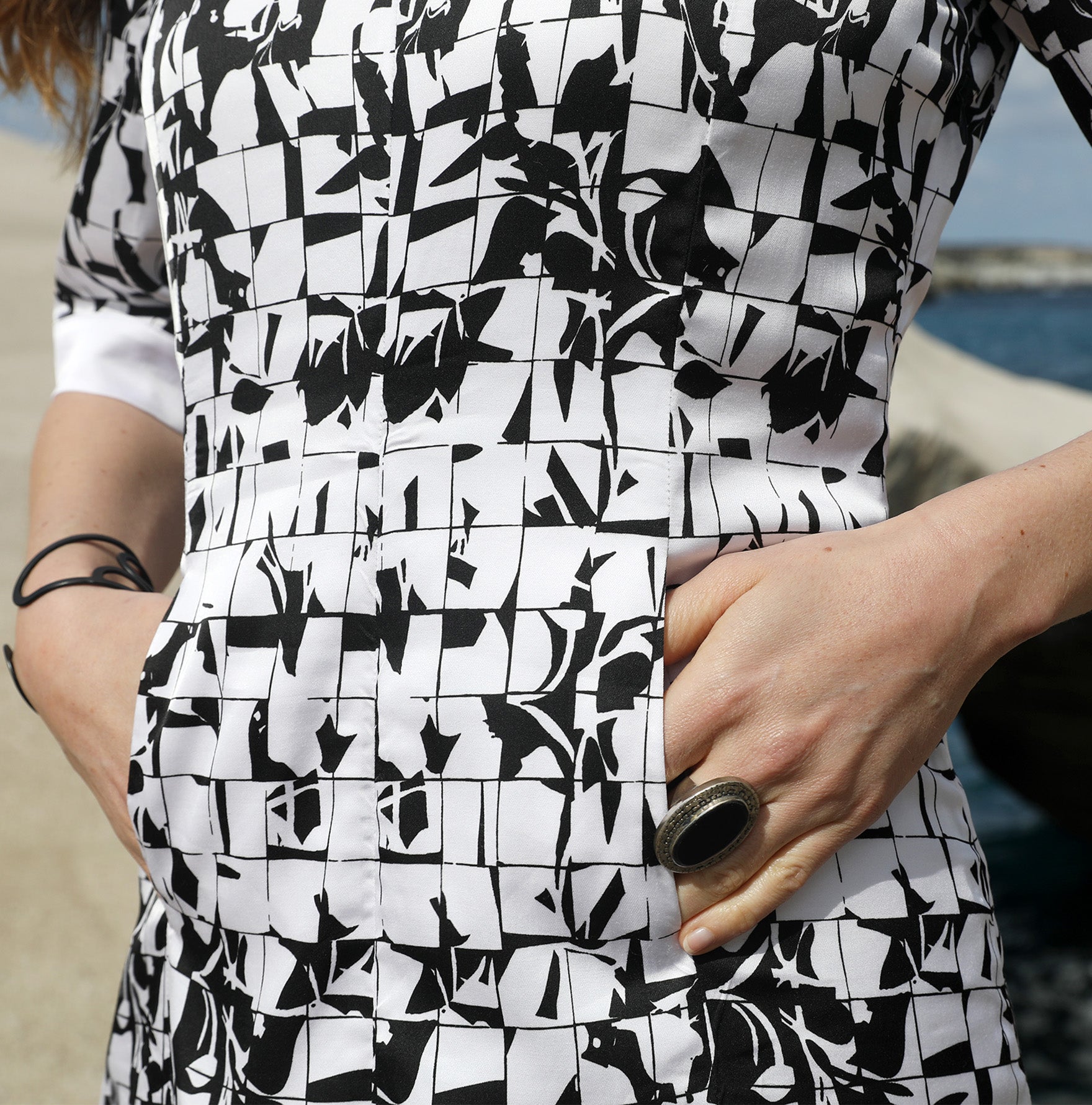 THE DRESS | WHITE ON BLACK