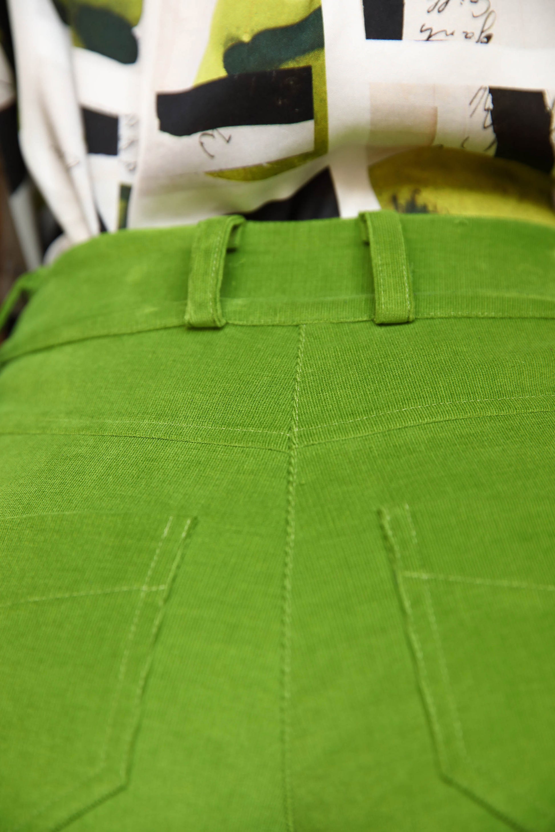 LE PANTALON EN VELOURS | FRAGMENTS
