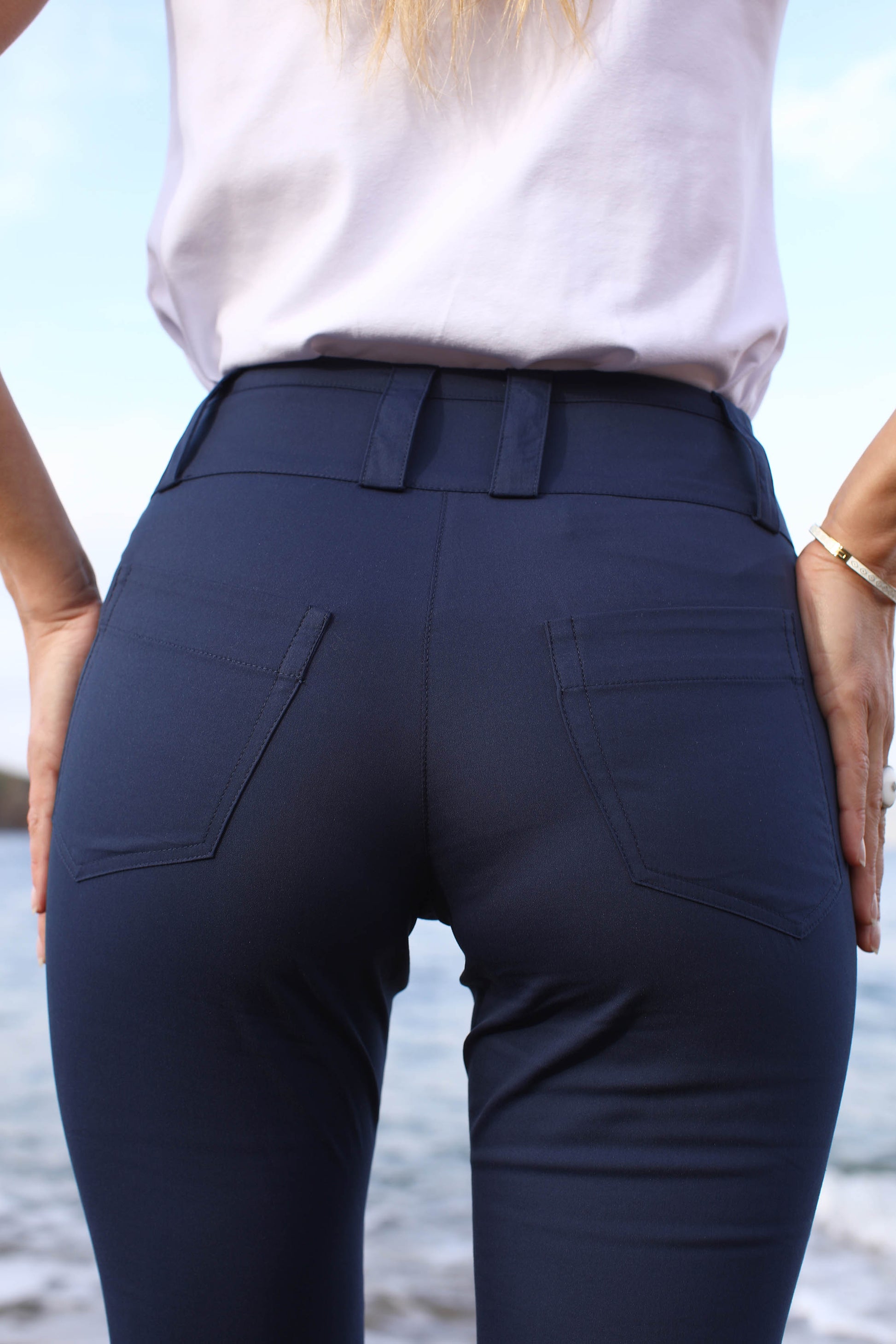 LE PANTALON SUPER STRETCH MARINE | UN ÉTÉ SOUS LES PINS