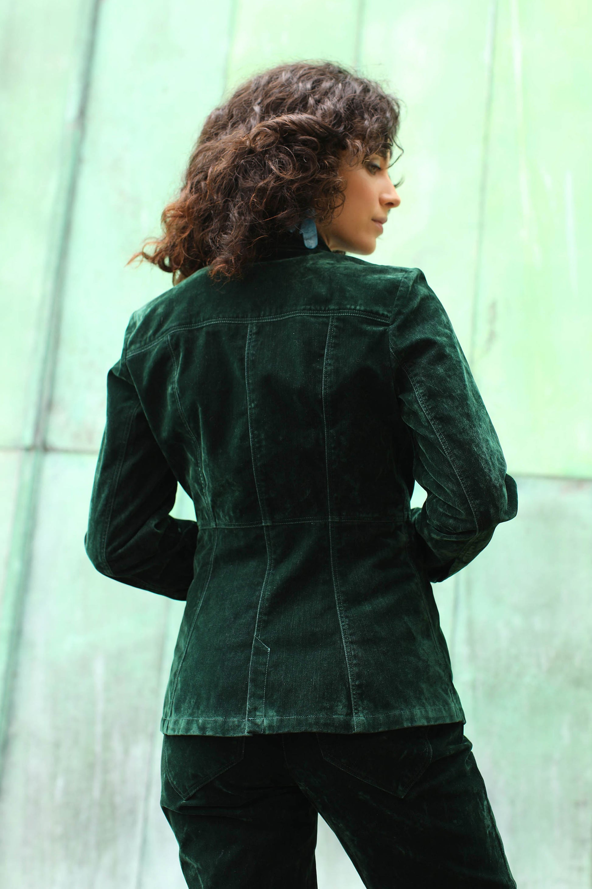 LA VESTE | AU PAYS DES MERVEILLES