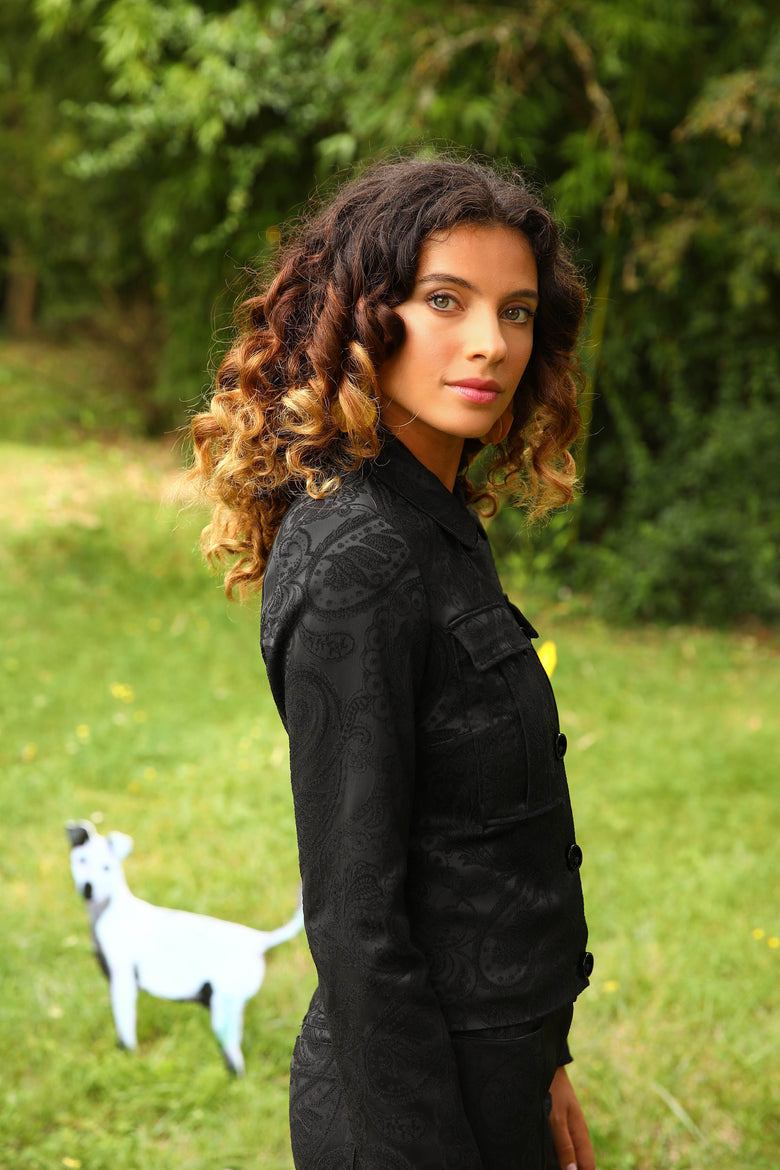 vêtement artist la marque veste-noire-en-bonne-compagnie
