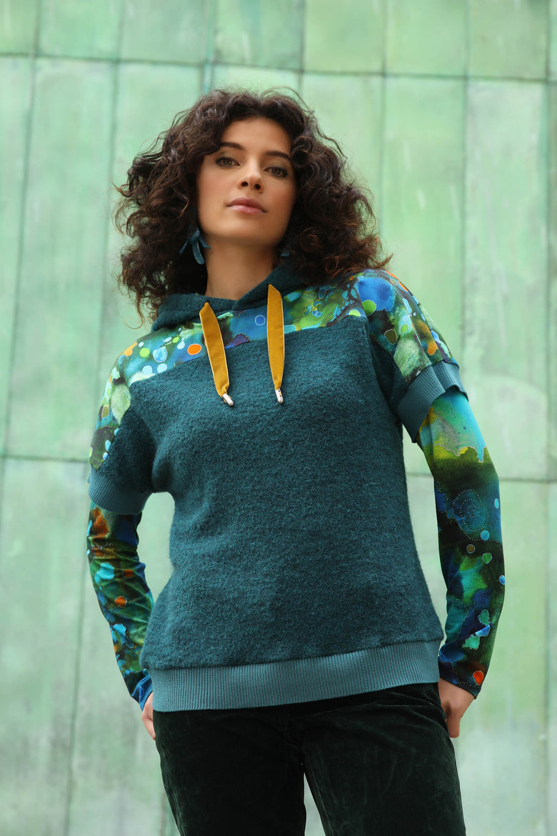 vêtement artist la marque pull-manches-courtes-au-pays-des-merveilles