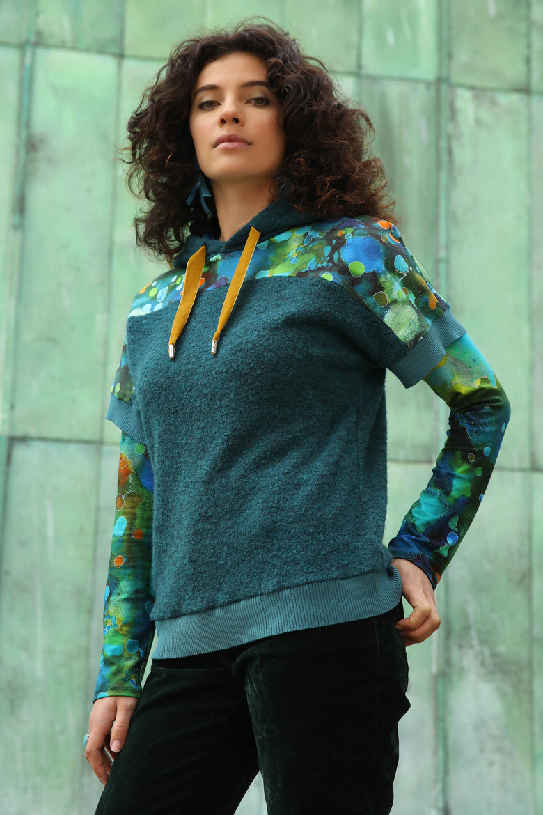 vêtement artist la marque pull-manches-courtes-au-pays-des-merveilles