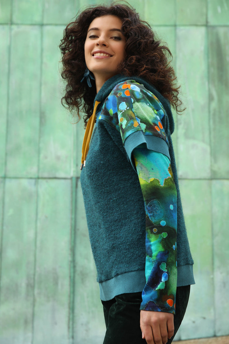 vêtement artist la marque pull-manches-courtes-au-pays-des-merveilles